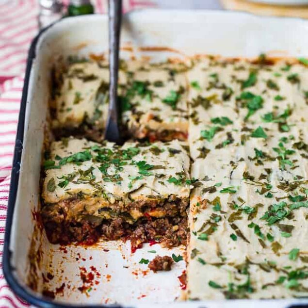 Low Carb Paleo Zucchini Lasagna - You will never know this family-pleasing lasagna is gluten/grain/dairy free, low carb and whole30 compliant! Not even the pickiest eaters will miss the cheese and pasta! | #Foodfaithfitness | #Paleo #whole30 #lowcarb #lasagna #glutenfree