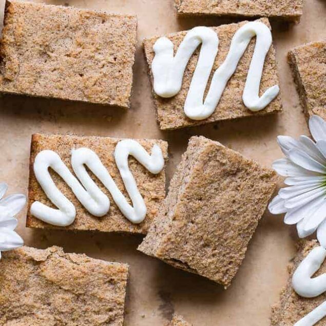 Sugar Free Keto Cinnamon Roll Breakfast Bars - These Low Carb Breakfast Bars are only 130 calories and tastes like a cinnamon roll in healthy, gluten free form! Great for kids and adults and perfect for busy mornings! | #Foodfaithfitness | #Keto #Lowcarb #Glutenfree #Sugarfree #Healthy