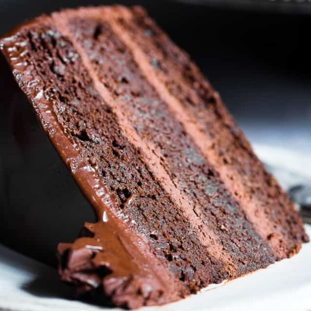 The Best Paleo Chocolate Avocado Cake - This dairy and gluten free Chocolate cake is SO fluffy and moist you'll never believe it's butter/oil free and made with avocado! The BEST healthy chocolate cake you will ever have! | #Foodfaithfitness | #Paleo #Grainfree #Dairyfree #Healthy #cake