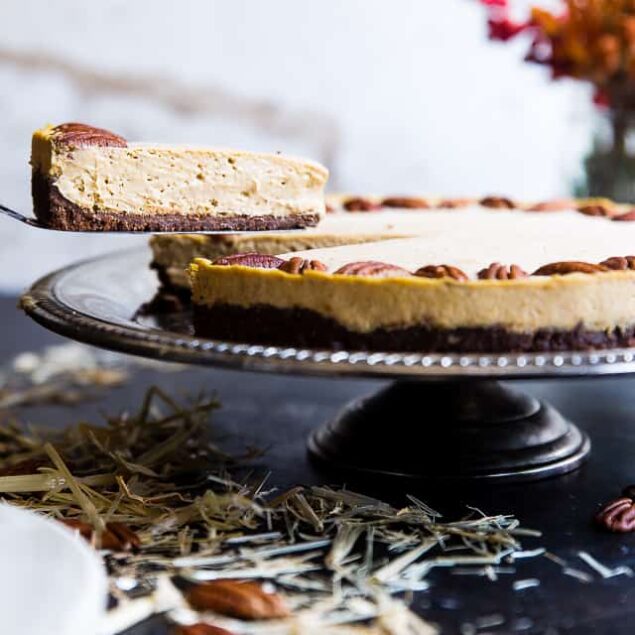 Low Carb Keto Pumpkin Cheesecake - This healthy low carb pumpkin cheesecake is SO creamy and spicy-sweet you will never believe it's gluten, grain and sugar free and only 240 calories! The BEST fall dessert ever! | #Foodfaithfitness | #Glutenfree #Keto #Lowcarb #Pumpkin #Sugarfree