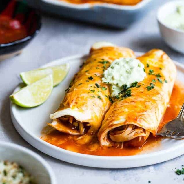 Healthy Low Carb Chicken Enchiladas - This gluten free Healthy Low Carb Chicken Enchilada Recipe uses a secret ingredient to make it low carb, protein PACKED and under 500 calories for a HUGE serving! These do NOT taste healthy and even picky eaters love them! | #Foodfaithfitness | #Lowcarb #Glutenfree #Healthy #Grainfree #Enchiladas 