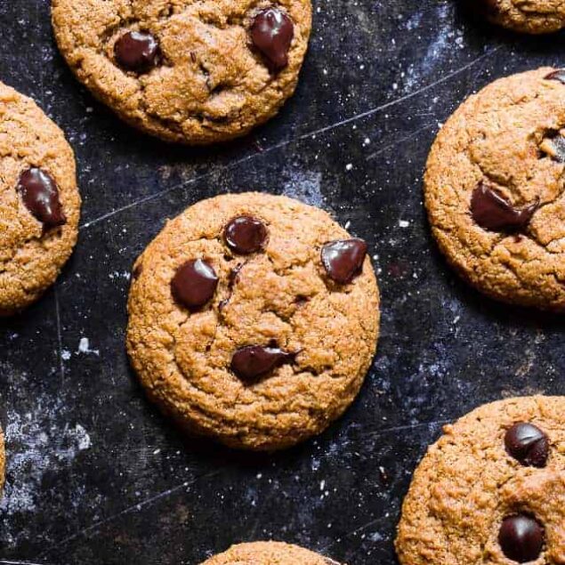 Pumpkin Spice Eggless Chocolate Chip Cookies - These are the best pumpkin Chocolate Chip Cookies! Crispy on the outside, chewy on the inside and have a punch of pumpkin spice! Gluten/dairy/egg free, vegan friendly and only 124 calories! | #Foodfaithfitness | #Glutenfree #Vegan #Dairyfree #Eggfree #Pumpkinspice