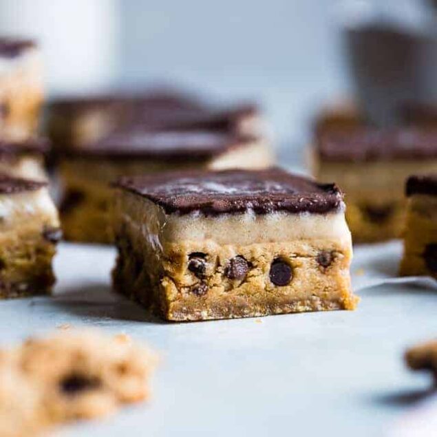 Dairy Free Cookie Dough Banana Ice Cream Bars - Love cookie dough? Then you NEED these Cookie Dough Vegan Banana Ice Cream Bars! A healthy, vegan friendly and gluten and dairy free no bake Summer treat that is SO easy! Kids and adults will LOVE them! | #Foodfaithfitness | #Glutenfree #Vegan #Healthy #Dairyfree #Nicecream