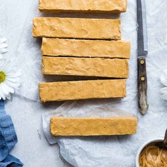 Homemade Perfect Bars - This homemade Perfect Bar Recipe tastes exactly like the store bought version, and is only 5 ingredients and so easy to make! Gluten free and healthy with a paleo option! | #Foodfaithfitness | #Glutenfree #Paleo #Healthy #Dairyfree #Snacks