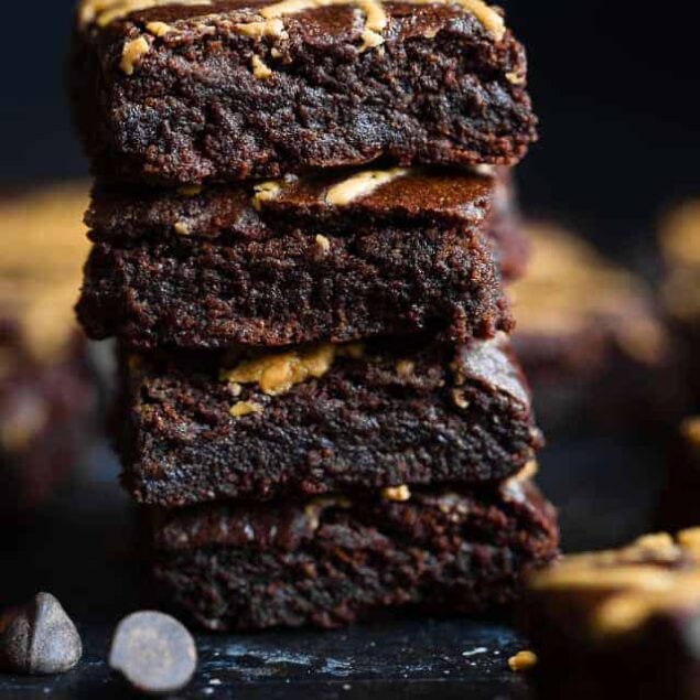 The BEST Paleo Almond Butter Brownies - SO dense, chewy and fudgy that will never believe these are gluten/grain/dairy/oil free and only 150 calories! Made in one bowl and SO easy! | #Foodfaithfitness | #Paleo #glutenfree #brownies #paleobrownies #almondbutter