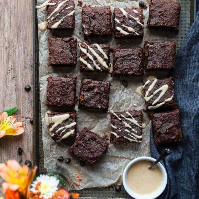 Paleo Sweet Potato Brownies - These healthy brownies are SO dense, chewy and moist! No one will believe they use sweet potato and are gluten/grain/dairy and refined sugar free! | #Foodfaithfitness | #Paleo #Glutenfree #Healthy #Brownies #Grainfree