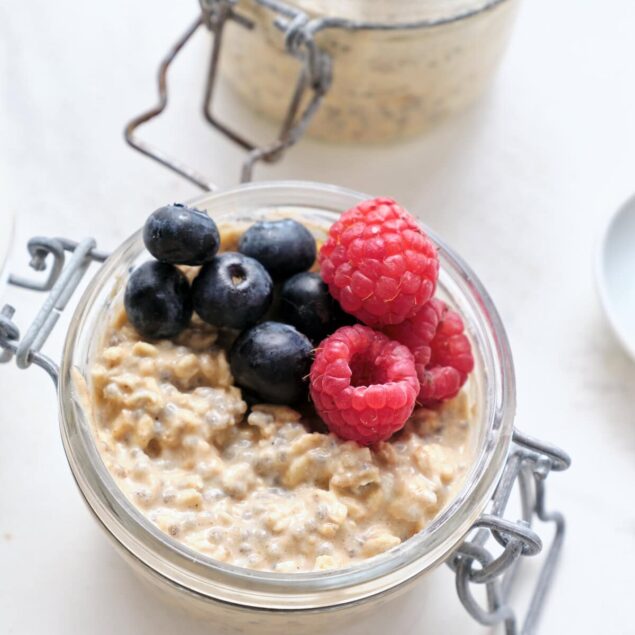 Fresh overnight oats topped with blueberries and raspberries, healthy breakfast ideas, nutritious oatmeal, vegan-friendly, easy breakfast recipes, clean eating, diet-friendly, high-fiber snacks, Food Faith Fitness.