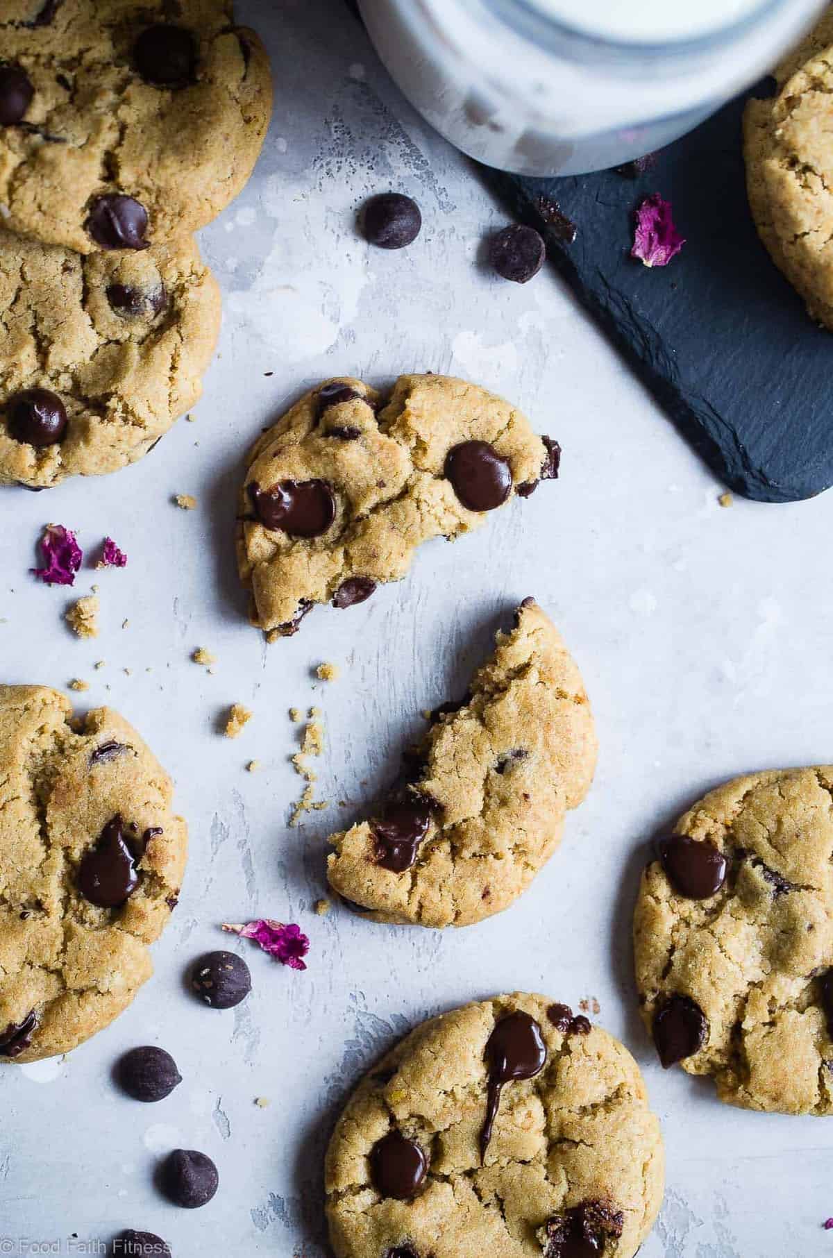 The BEST Eggless Chocolate Chip Cookies - SO chewy on the inside, crispy on the outside and secretly gluten free, with a dairy free and vegan option! The only chocolate chip cookie recipe you well ever need! | #Foodfaithfitness | #Glutenfree #Vegan #Healthy #Cookies #EggFree