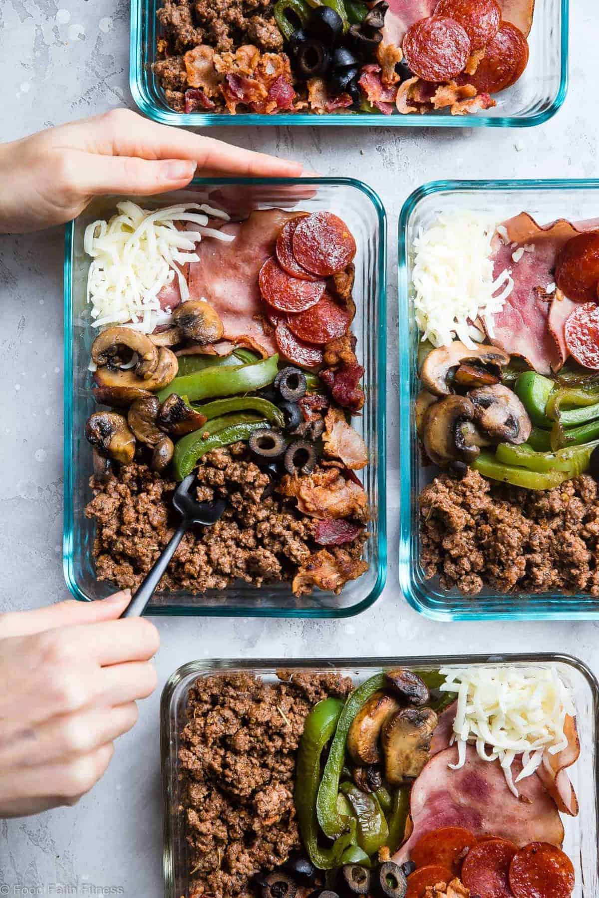 Keto Low Carb Pizza Meal Prep Bowls - These easy meal prep bowls are perfect for both kids and adults to pack for lunches! Gluten free, healthy and paleo and whole30 compliant too! Dairy free option included. | #Foodfaithfitness | #Glutenfree #keto #lowcarb #whole30 #mealprep