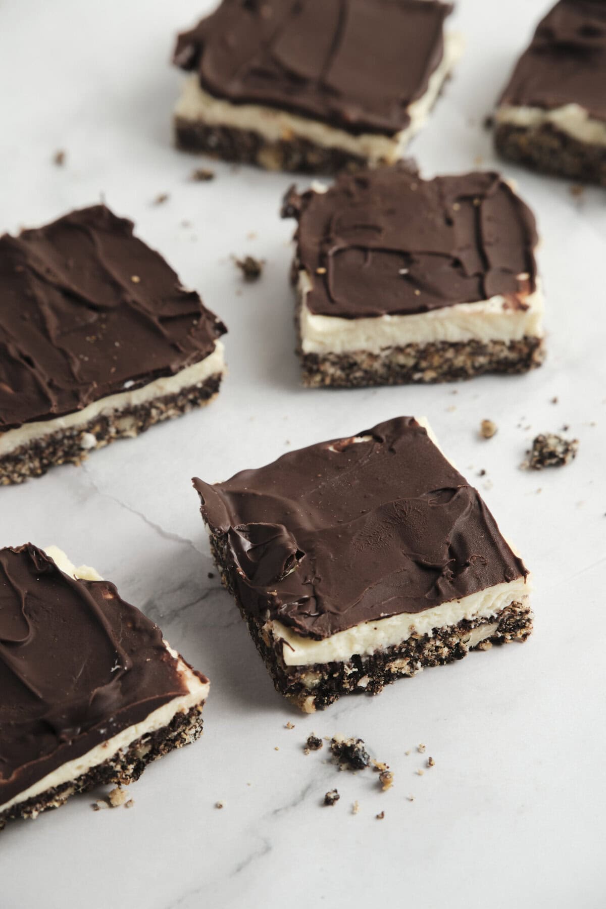 Decadent no-bake Oreo cheesecake bars with a chocolate topping, creamy filling, and crunchy cookie crust, perfect for easy dessert recipes and indulgent treats.