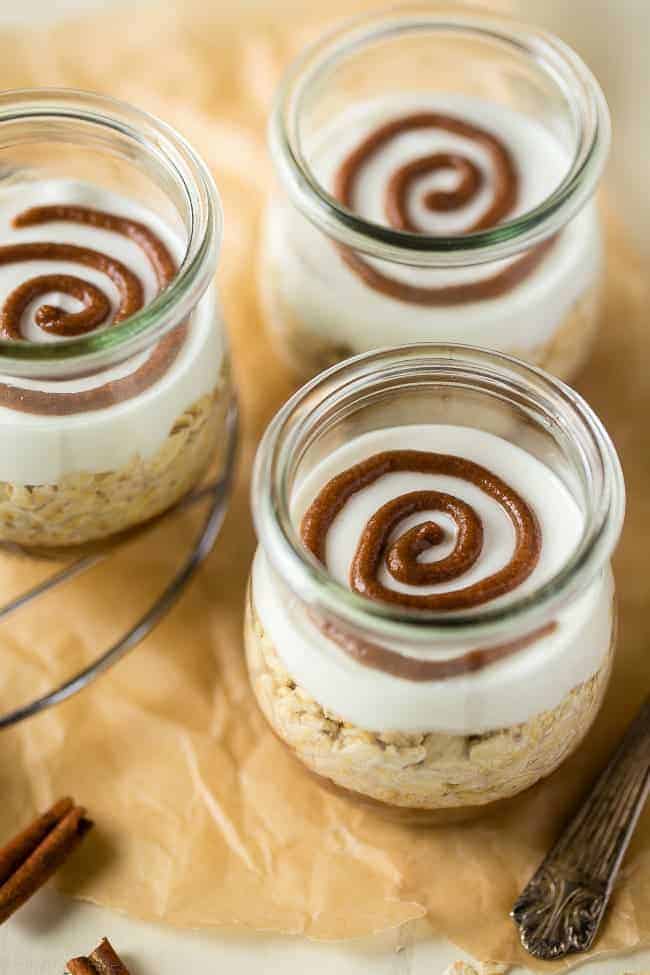 Cinnamon Roll Overnight Oats - These quick and easy overnight oats are packed with protein and taste just like a cinnamon roll. Perfect for a healthy, gluten free make-ahead breakfast on busy mornings! | Foodfaithfitness.com | @FoodFaithFit